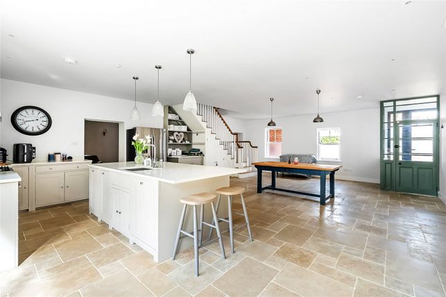 34, Westcar Lane, Surrey photo 4