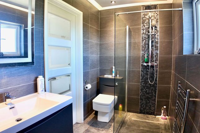 19 Tynewydd, Tredegar photo 3