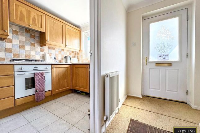 22, Twinstead, Wickford photo 3
