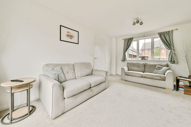 26, Emery Croft, Shefford photo 4