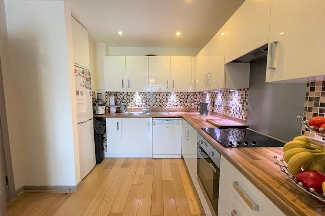 Flat for sale in Dudley Road, Southall