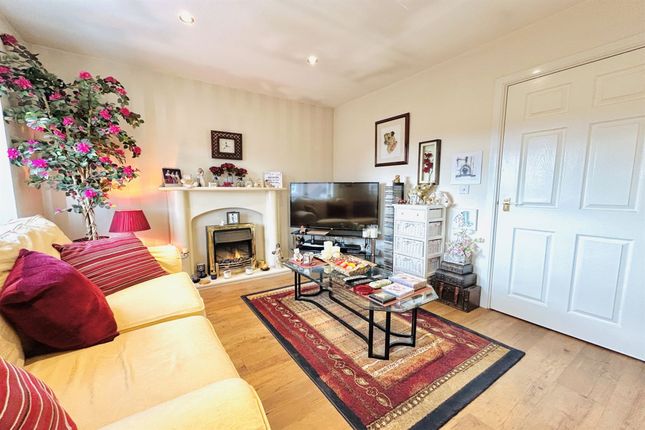 15 Newarth Drive, Lymm photo 2