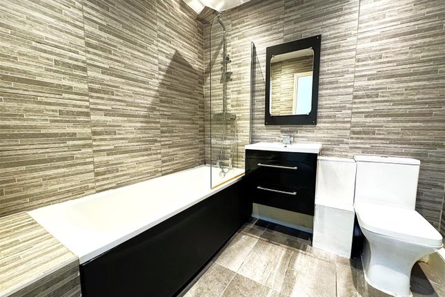 32 Brunswick Court, Leeds photo 3