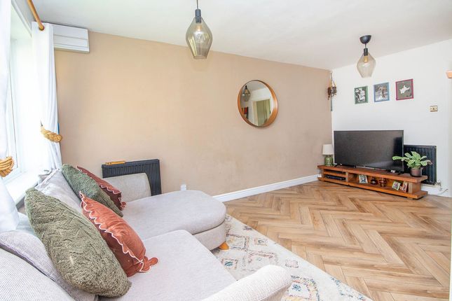 1, Milkwood Court, Southampton photo 3