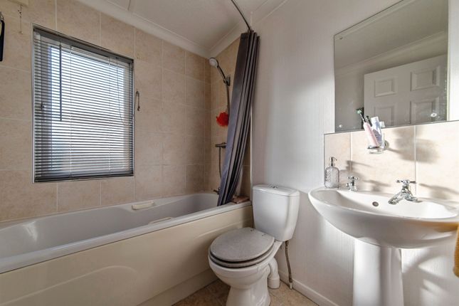 7, Riverbank Close, Marina View, Lincoln photo 3