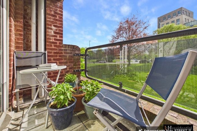 48 Baker Court, Borehamwood photo 3