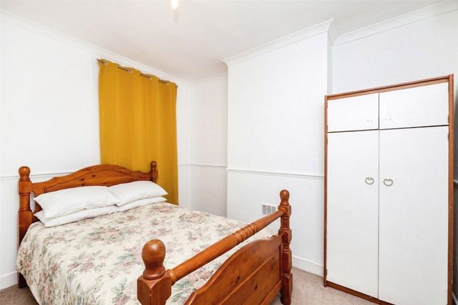 17, Nelgarde Road, London photo 4