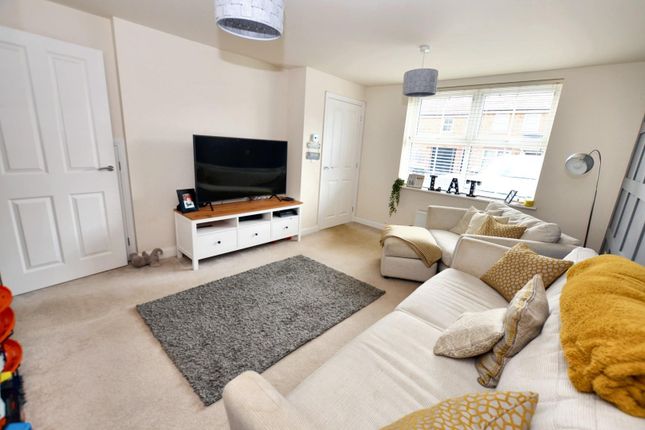5, De Bray Close, Northampton photo 3
