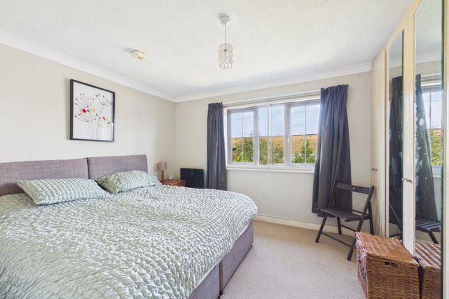 Flat 4, Holly House, 508, London Road, Surrey photo 4