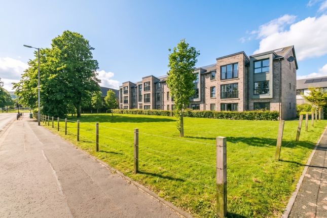 2-bed flat on Flat 2/2, 13, Carrochan Gardens, West Dunbartonshire, £1,350/mo