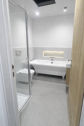 239, Eastleigh photo 4