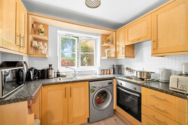 2, Longmarsh Lane, London photo 4