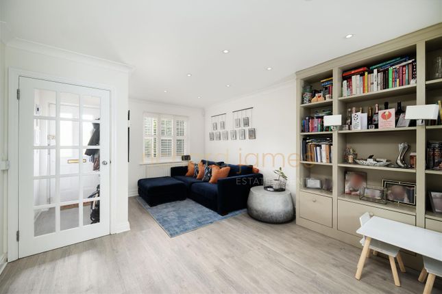 Kingsbridge Drive, London photo 4