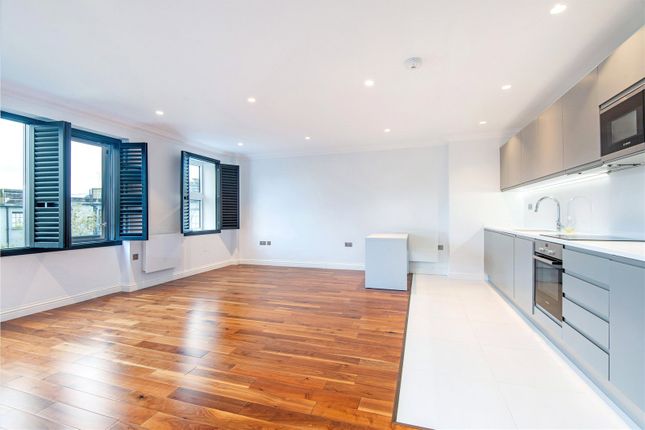 Thumbnail Flat for sale in Collingwood House, Mercers Road, London