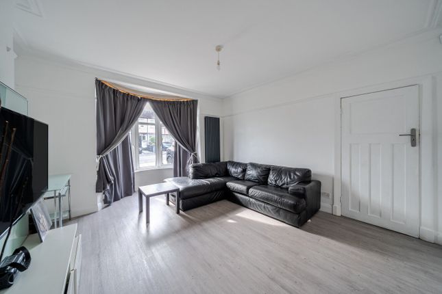 21, Woodvale Avenue, London photo 3