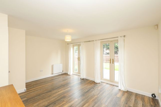 8, Hartfield Close, Chesterfield photo 2