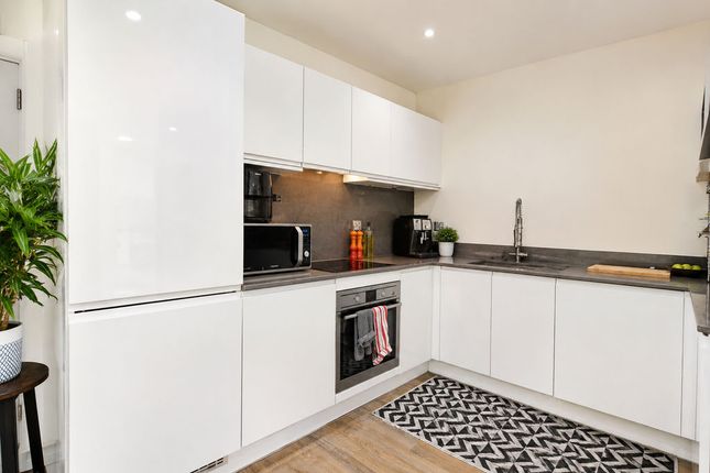 95 Corio House,, 12 The Grange,, London, photo 3