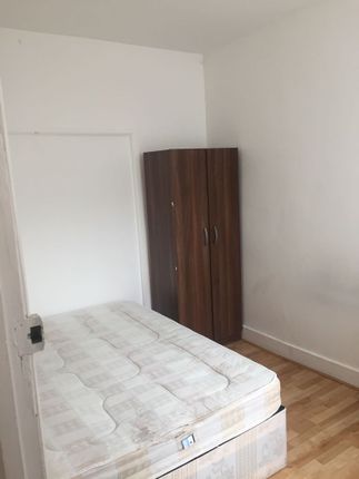 Room to rent in Clonmell Road, London