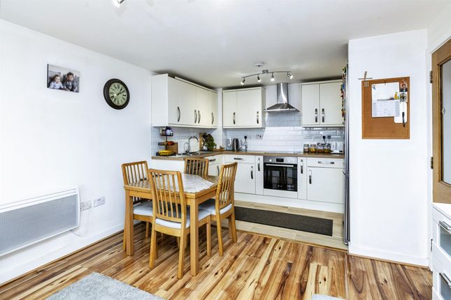 Flat 1, Centrika, Bath Road, Slough photo 4