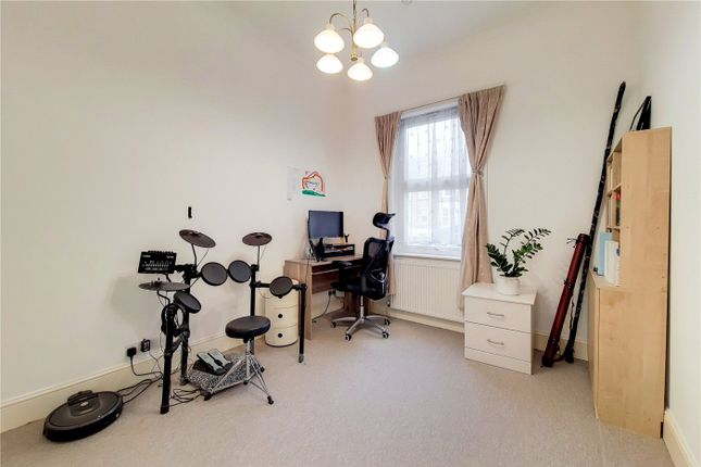 Flat to rent in Grange Road, London