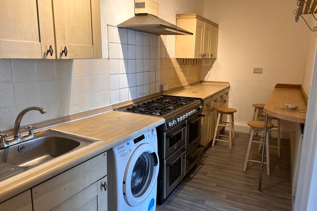 Terraced house to rent in Penistone Road, Holmfirth