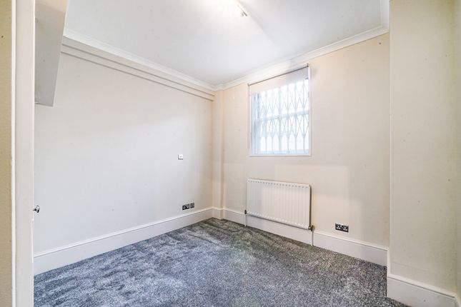Flat for sale in Campden Hill Gardens, London