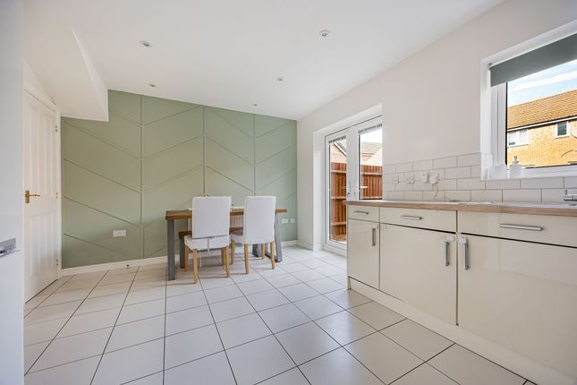 9 Malone Avenue, Swindon photo 3