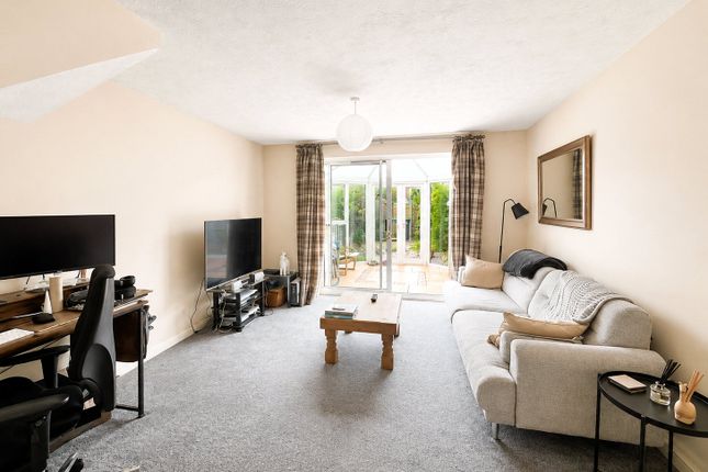 9, Brookmead Court, Farnham photo 2