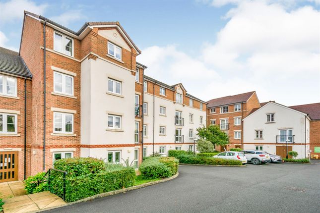 Flat for sale in High Street South, Rushden, Northamptonshire