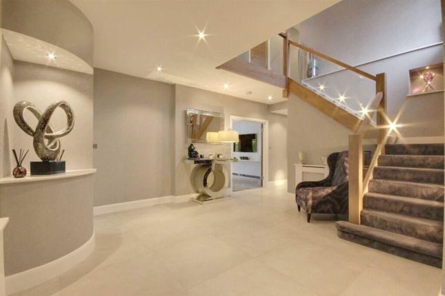 Property for sale in Oakleigh Avenue, London