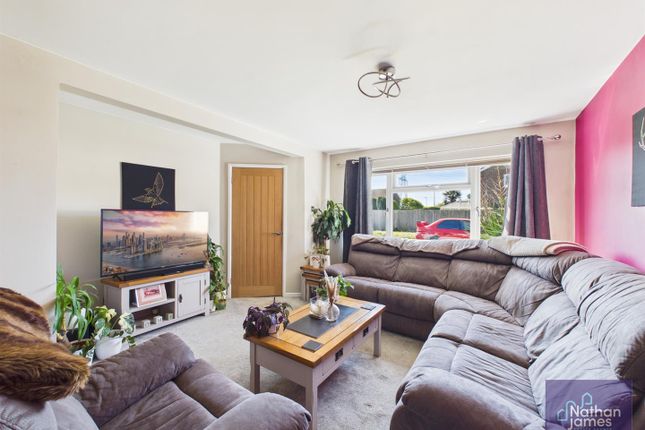 8, Heron Road, Caldicot photo 2