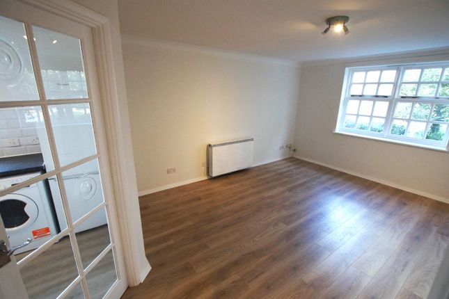 5 Aspen House, Hanbury Drive, Winchmore Hill photo 4