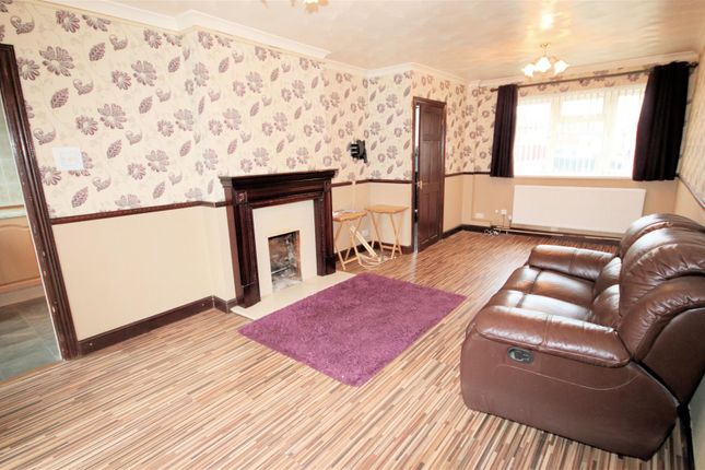 East Hill, Runfold, Luton photo 4