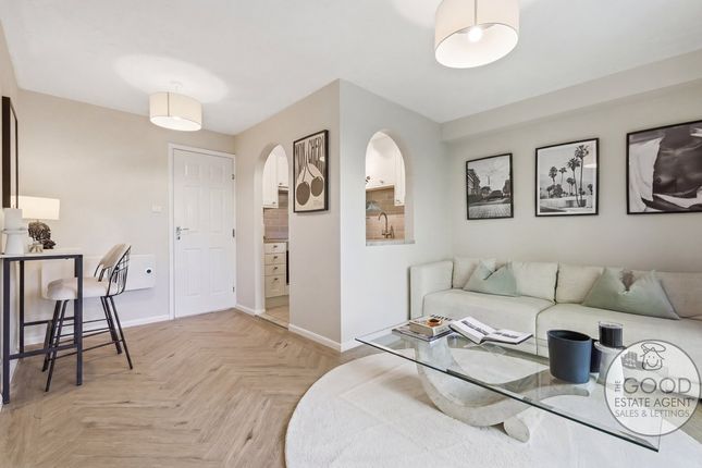 89, Maple Gate, Loughton photo 2