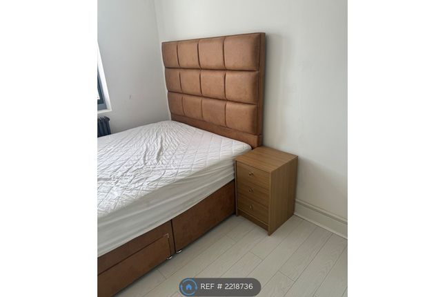 Thumbnail Room to rent in Royeston Gardens IG1 3Sy,