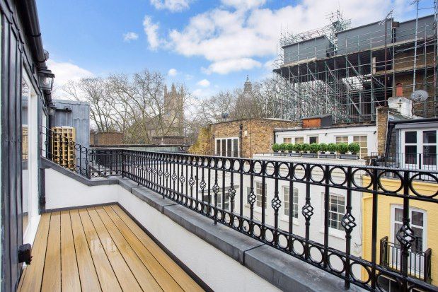Mews house to rent in Princes Gate Mews, London