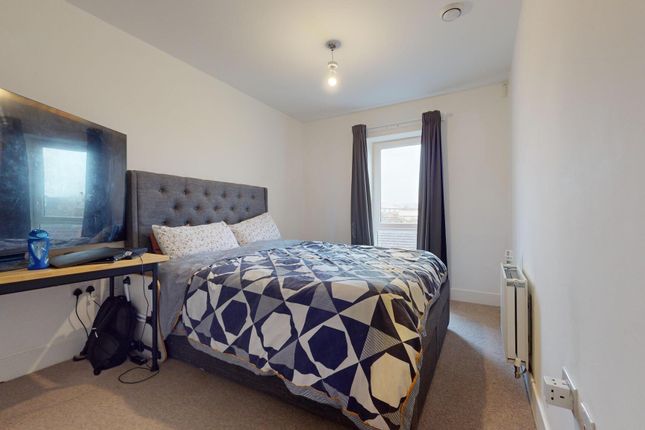 Flat to rent in Tranquil Lane, Harrow