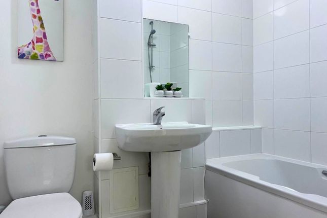 Flat for sale in Trafalgar Court, Southcote Road