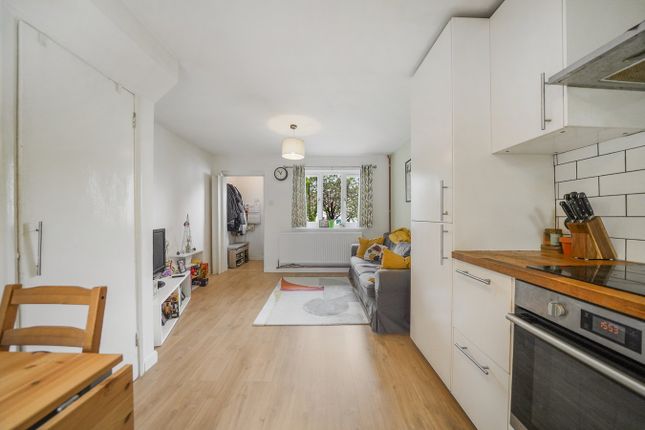13, Bradshaws Close, London photo 4