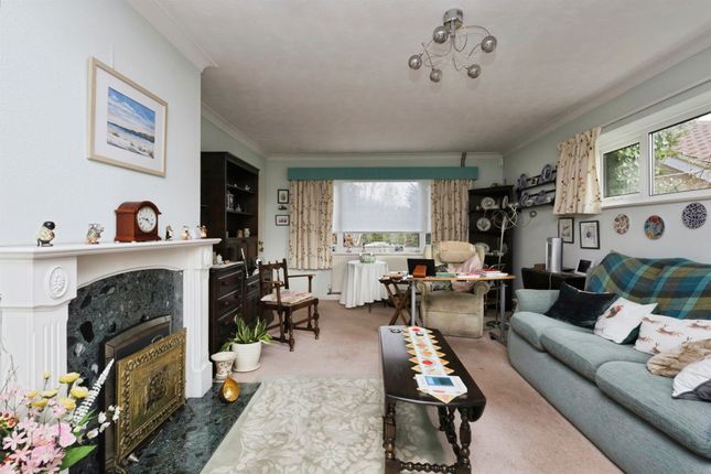 4, Lodge Avenue, Eastbourne photo 2