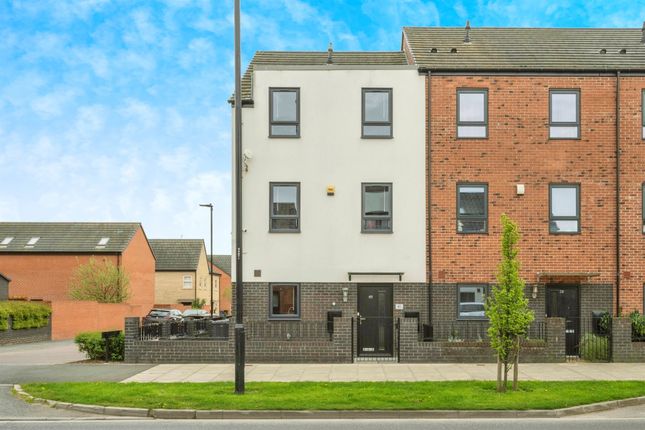 Thumbnail Town house for sale in Woodfield Way, Balby, Doncaster