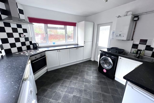8 Aylesbury Road, Swansea photo 4
