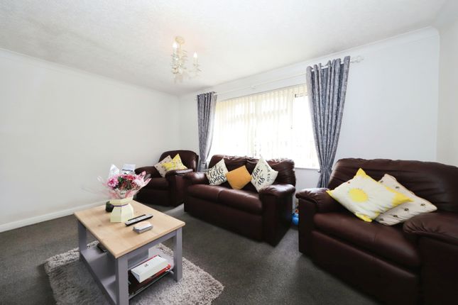 Flat for sale in Fozdar Crescent, Bilston, West Midlands