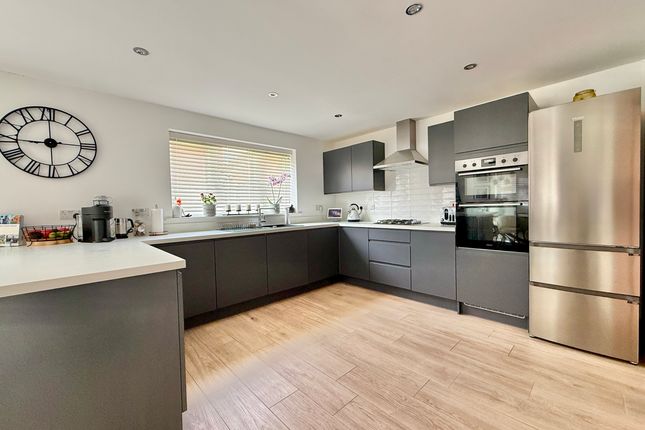 2 Winter Close, Wakefield photo 4