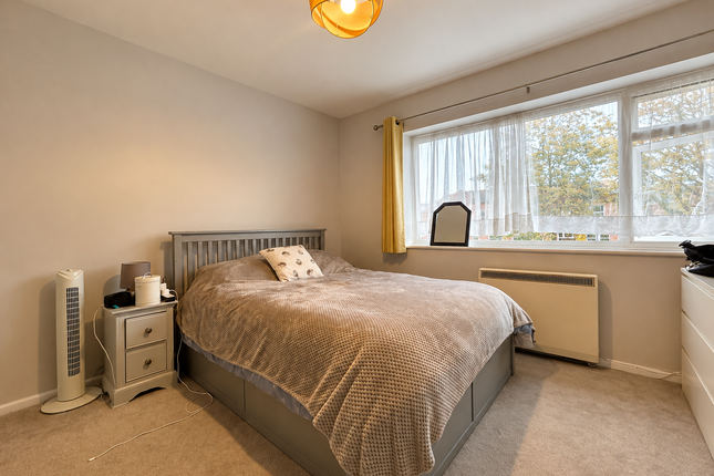 Flat 8, Rotherwick Court, 72, Alexandra Road, Farnborough photo 3