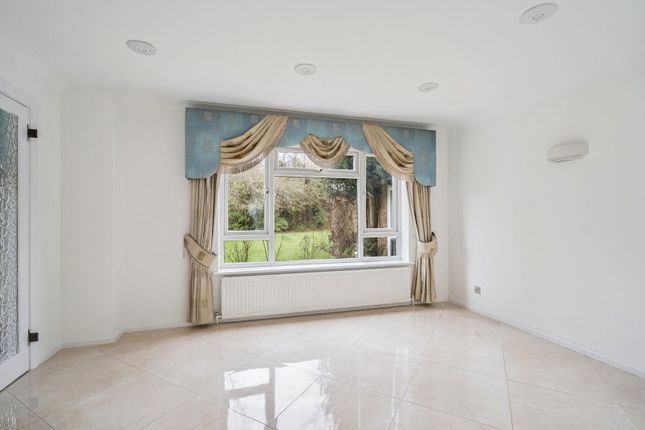 1a Bishops Avenue, Northwood photo 4
