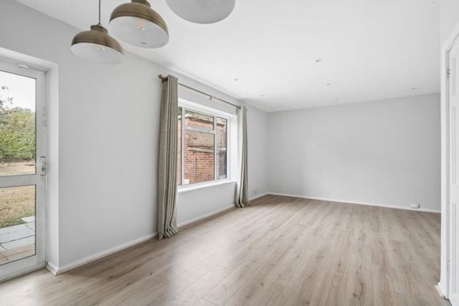 73, Wiltshire Lane, Pinner photo 2
