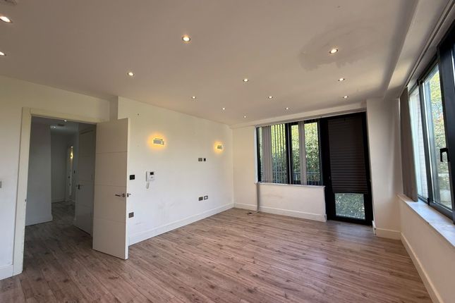 Flat 21, Leat House, Newbury photo 4
