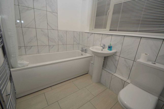 Pinewood Court, Crockford Park Road, Addlestone photo 3