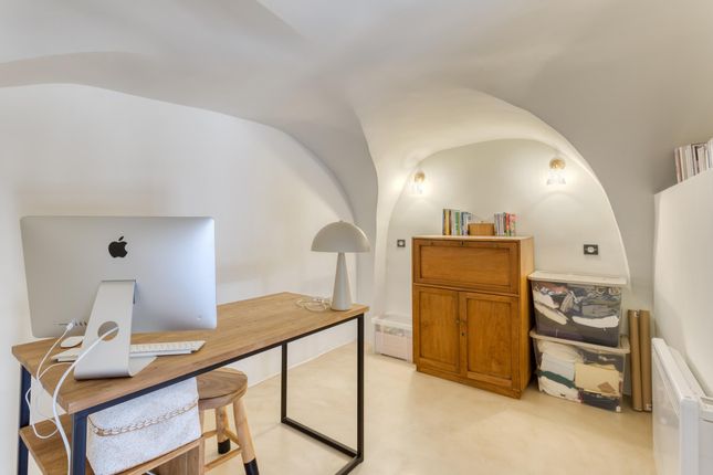 Property for sale in Gordes, Vaucluse, Provence-Alpes-Côte d`Azur, France
